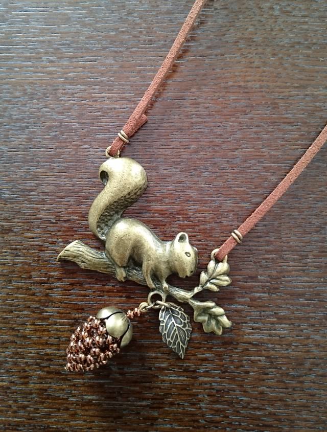 piyotin ほのぼのリスくんとドングリの革ひもネックレス